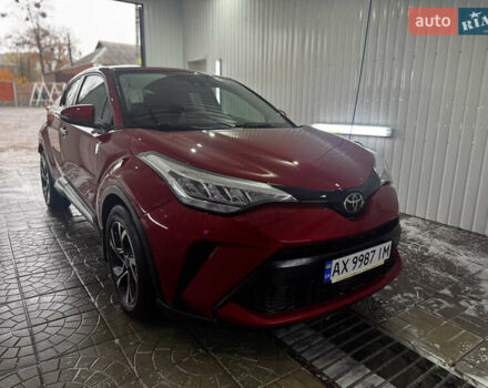 Тойота C-HR 2020 у Валках на Automoto.ua Червоний Тойота C-HR, об'ємом двигуна 2 л та пробігом 38 тис. км за 22000 $, фото 6 на Automoto.ua