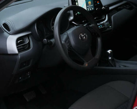 Красный Тойота C-HR, объемом двигателя 2 л и пробегом 73 тыс. км за 18800 $, фото 22 на Automoto.ua