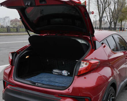 Красный Тойота C-HR, объемом двигателя 2 л и пробегом 73 тыс. км за 18800 $, фото 9 на Automoto.ua