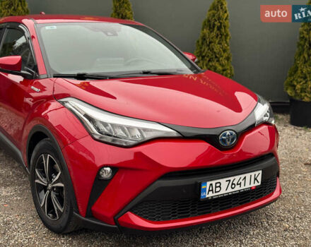 Красный Тойота C-HR, объемом двигателя 1.8 л и пробегом 79 тыс. км за 24800 $, фото 5 на Automoto.ua