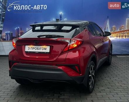 Красный Тойота C-HR, объемом двигателя 1.99 л и пробегом 40 тыс. км за 20000 $, фото 2 на Automoto.ua