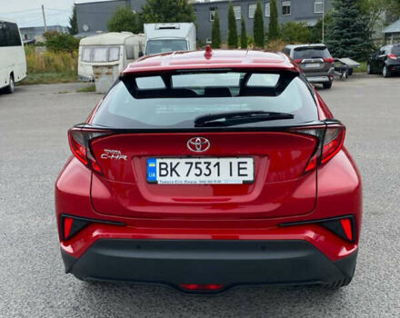 Красный Тойота C-HR, объемом двигателя 1.2 л и пробегом 50 тыс. км за 22000 $, фото 3 на Automoto.ua