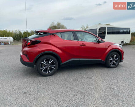 Красный Тойота C-HR, объемом двигателя 1.2 л и пробегом 50 тыс. км за 22000 $, фото 2 на Automoto.ua