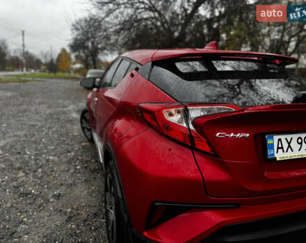 Тойота C-HR 2020 у Валках на Automoto.ua Червоний Тойота C-HR, об'ємом двигуна 2 л та пробігом 38 тис. км за 22000 $, фото 2 на Automoto.ua