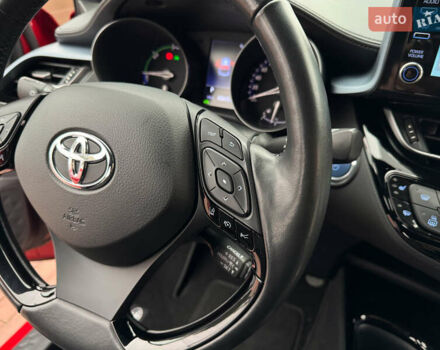 Красный Тойота C-HR, объемом двигателя 1.8 л и пробегом 79 тыс. км за 24800 $, фото 30 на Automoto.ua