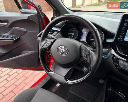 Красный Тойота C-HR, объемом двигателя 1.8 л и пробегом 79 тыс. км за 24800 $, фото 29 на Automoto.ua