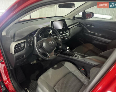 Тойота C-HR 2020 у Валках на Automoto.ua Червоний Тойота C-HR, об'ємом двигуна 2 л та пробігом 38 тис. км за 22000 $, фото 21 на Automoto.ua
