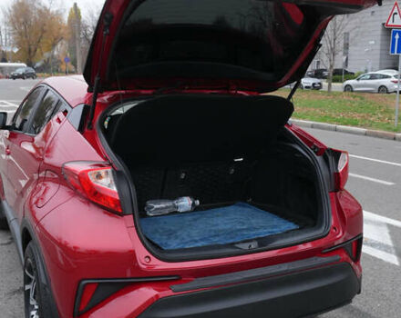 Красный Тойота C-HR, объемом двигателя 2 л и пробегом 73 тыс. км за 18800 $, фото 8 на Automoto.ua