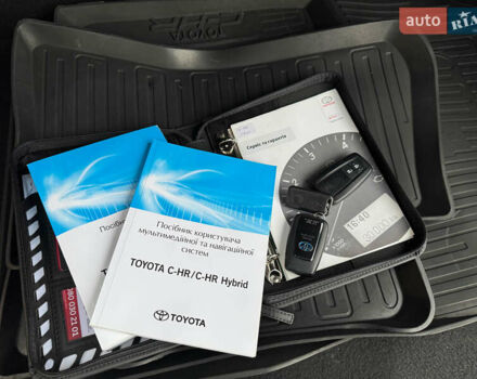 Красный Тойота C-HR, объемом двигателя 1.8 л и пробегом 79 тыс. км за 24800 $, фото 15 на Automoto.ua