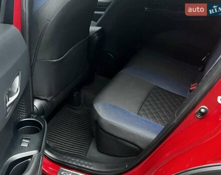 Красный Тойота C-HR, объемом двигателя 1.99 л и пробегом 40 тыс. км за 20000 $, фото 12 на Automoto.ua