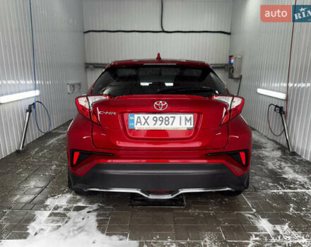 Тойота C-HR 2020 у Валках на Automoto.ua Червоний Тойота C-HR, об'ємом двигуна 2 л та пробігом 38 тис. км за 22000 $, фото 8 на Automoto.ua