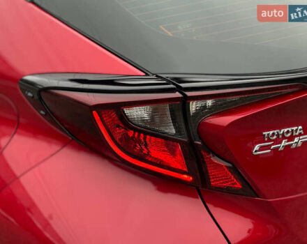Красный Тойота C-HR, объемом двигателя 1.8 л и пробегом 79 тыс. км за 24800 $, фото 14 на Automoto.ua