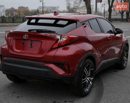 Красный Тойота C-HR, объемом двигателя 2 л и пробегом 73 тыс. км за 18800 $, фото 2 на Automoto.ua