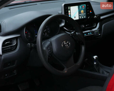 Красный Тойота C-HR, объемом двигателя 2 л и пробегом 73 тыс. км за 18800 $, фото 18 на Automoto.ua