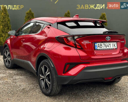 Красный Тойота C-HR, объемом двигателя 1.8 л и пробегом 79 тыс. км за 24800 $, фото 3 на Automoto.ua
