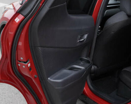 Красный Тойота C-HR, объемом двигателя 2 л и пробегом 73 тыс. км за 18800 $, фото 14 на Automoto.ua