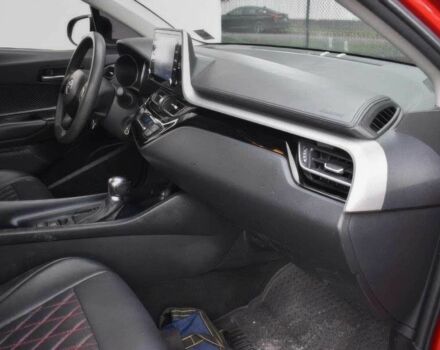Червоний Тойота C-HR, об'ємом двигуна 0 л та пробігом 32 тис. км за 15200 $, фото 10 на Automoto.ua