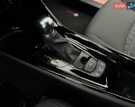 Красный Тойота C-HR, объемом двигателя 1.8 л и пробегом 79 тыс. км за 24800 $, фото 40 на Automoto.ua