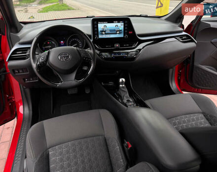 Красный Тойота C-HR, объемом двигателя 1.8 л и пробегом 79 тыс. км за 24800 $, фото 21 на Automoto.ua