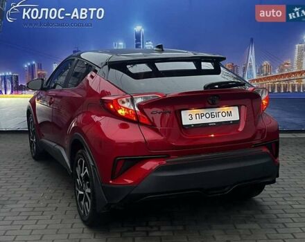 Красный Тойота C-HR, объемом двигателя 1.99 л и пробегом 40 тыс. км за 20000 $, фото 3 на Automoto.ua