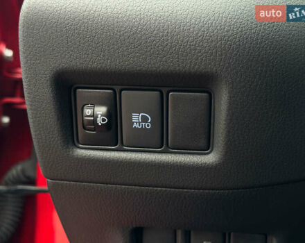 Красный Тойота C-HR, объемом двигателя 1.8 л и пробегом 79 тыс. км за 24800 $, фото 38 на Automoto.ua