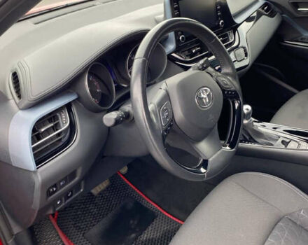 Красный Тойота C-HR, объемом двигателя 1.2 л и пробегом 50 тыс. км за 22000 $, фото 10 на Automoto.ua