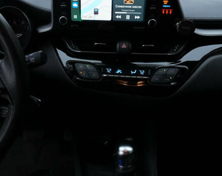 Красный Тойота C-HR, объемом двигателя 2 л и пробегом 73 тыс. км за 18800 $, фото 20 на Automoto.ua