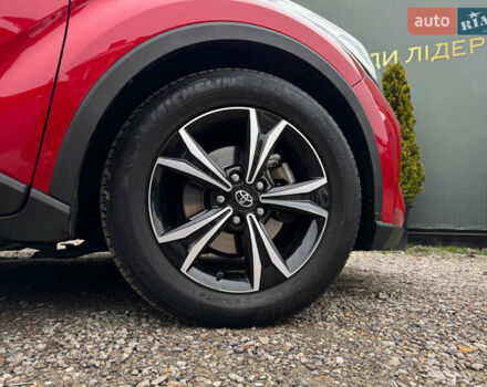 Красный Тойота C-HR, объемом двигателя 1.8 л и пробегом 79 тыс. км за 24800 $, фото 53 на Automoto.ua