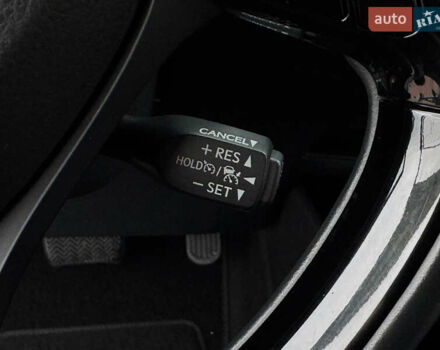 Красный Тойота C-HR, объемом двигателя 1.8 л и пробегом 79 тыс. км за 24800 $, фото 36 на Automoto.ua