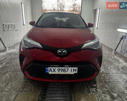 Тойота C-HR 2020 у Валках на Automoto.ua Червоний Тойота C-HR, об'ємом двигуна 2 л та пробігом 38 тис. км за 22000 $, фото 5 на Automoto.ua