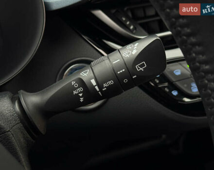 Красный Тойота C-HR, объемом двигателя 1.8 л и пробегом 79 тыс. км за 24800 $, фото 35 на Automoto.ua