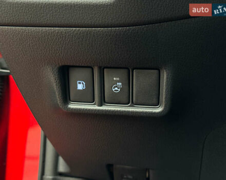 Красный Тойота C-HR, объемом двигателя 1.8 л и пробегом 79 тыс. км за 24800 $, фото 39 на Automoto.ua