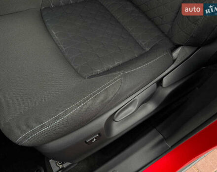 Красный Тойота C-HR, объемом двигателя 1.8 л и пробегом 79 тыс. км за 24800 $, фото 44 на Automoto.ua