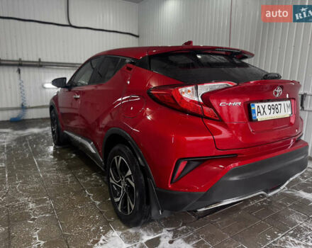 Тойота C-HR 2020 у Валках на Automoto.ua Червоний Тойота C-HR, об'ємом двигуна 2 л та пробігом 38 тис. км за 22000 $, фото 9 на Automoto.ua