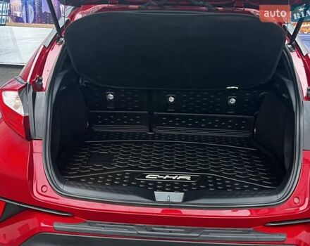 Красный Тойота C-HR, объемом двигателя 1.99 л и пробегом 40 тыс. км за 20000 $, фото 5 на Automoto.ua