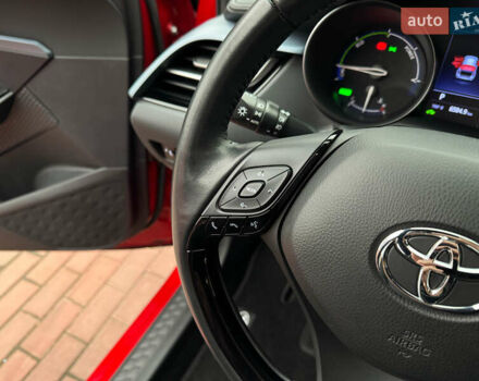 Красный Тойота C-HR, объемом двигателя 1.8 л и пробегом 79 тыс. км за 24800 $, фото 31 на Automoto.ua