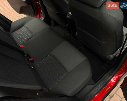 Красный Тойота C-HR, объемом двигателя 1.8 л и пробегом 79 тыс. км за 24800 $, фото 19 на Automoto.ua