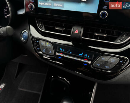 Красный Тойота C-HR, объемом двигателя 1.8 л и пробегом 79 тыс. км за 24800 $, фото 28 на Automoto.ua