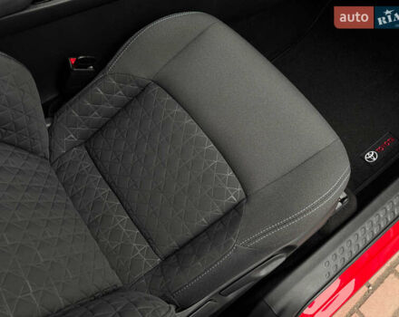 Красный Тойота C-HR, объемом двигателя 1.8 л и пробегом 79 тыс. км за 24800 $, фото 47 на Automoto.ua