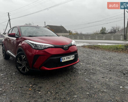 Тойота C-HR 2020 у Валках на Automoto.ua Червоний Тойота C-HR, об'ємом двигуна 2 л та пробігом 38 тис. км за 22000 $, фото 3 на Automoto.ua