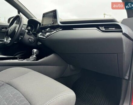Красный Тойота C-HR, объемом двигателя 1.2 л и пробегом 59 тыс. км за 23900 $, фото 67 на Automoto.ua