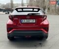 Красный Тойота C-HR, объемом двигателя 1.2 л и пробегом 59 тыс. км за 23900 $, фото 102 на Automoto.ua