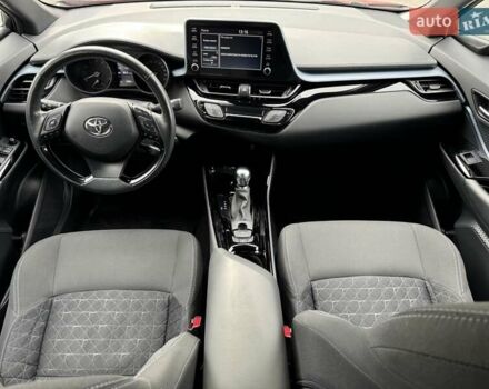 Красный Тойота C-HR, объемом двигателя 1.2 л и пробегом 59 тыс. км за 23900 $, фото 58 на Automoto.ua