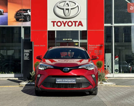 Красный Тойота C-HR, объемом двигателя 1.99 л и пробегом 69 тыс. км за 27493 $, фото 1 на Automoto.ua