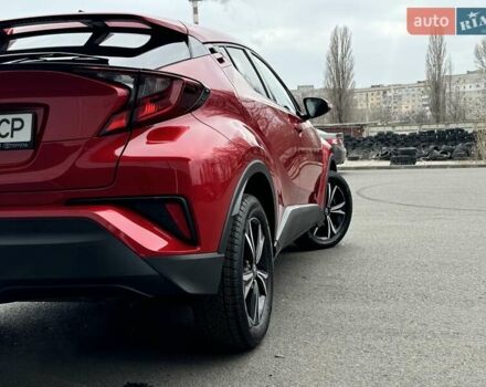 Красный Тойота C-HR, объемом двигателя 1.2 л и пробегом 59 тыс. км за 23900 $, фото 14 на Automoto.ua