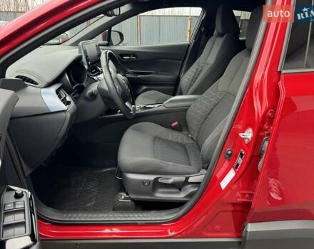 Красный Тойота C-HR, объемом двигателя 1.2 л и пробегом 59 тыс. км за 23900 $, фото 63 на Automoto.ua