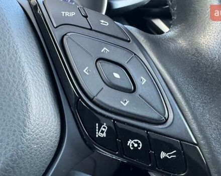 Красный Тойота C-HR, объемом двигателя 1.99 л и пробегом 69 тыс. км за 27493 $, фото 13 на Automoto.ua