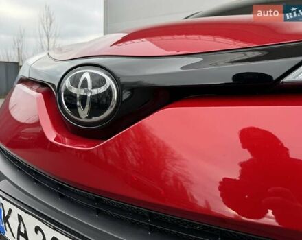 Красный Тойота C-HR, объемом двигателя 1.2 л и пробегом 59 тыс. км за 23900 $, фото 113 на Automoto.ua
