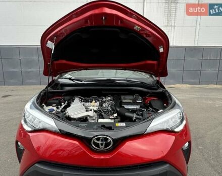 Красный Тойота C-HR, объемом двигателя 1.2 л и пробегом 59 тыс. км за 23900 $, фото 115 на Automoto.ua