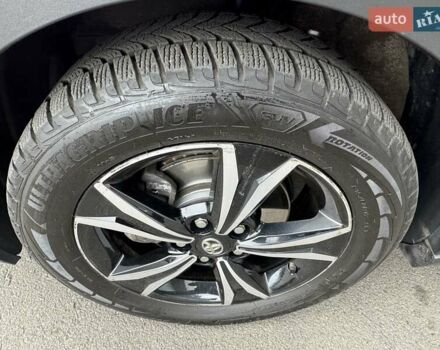 Красный Тойота C-HR, объемом двигателя 1.2 л и пробегом 59 тыс. км за 23900 $, фото 118 на Automoto.ua